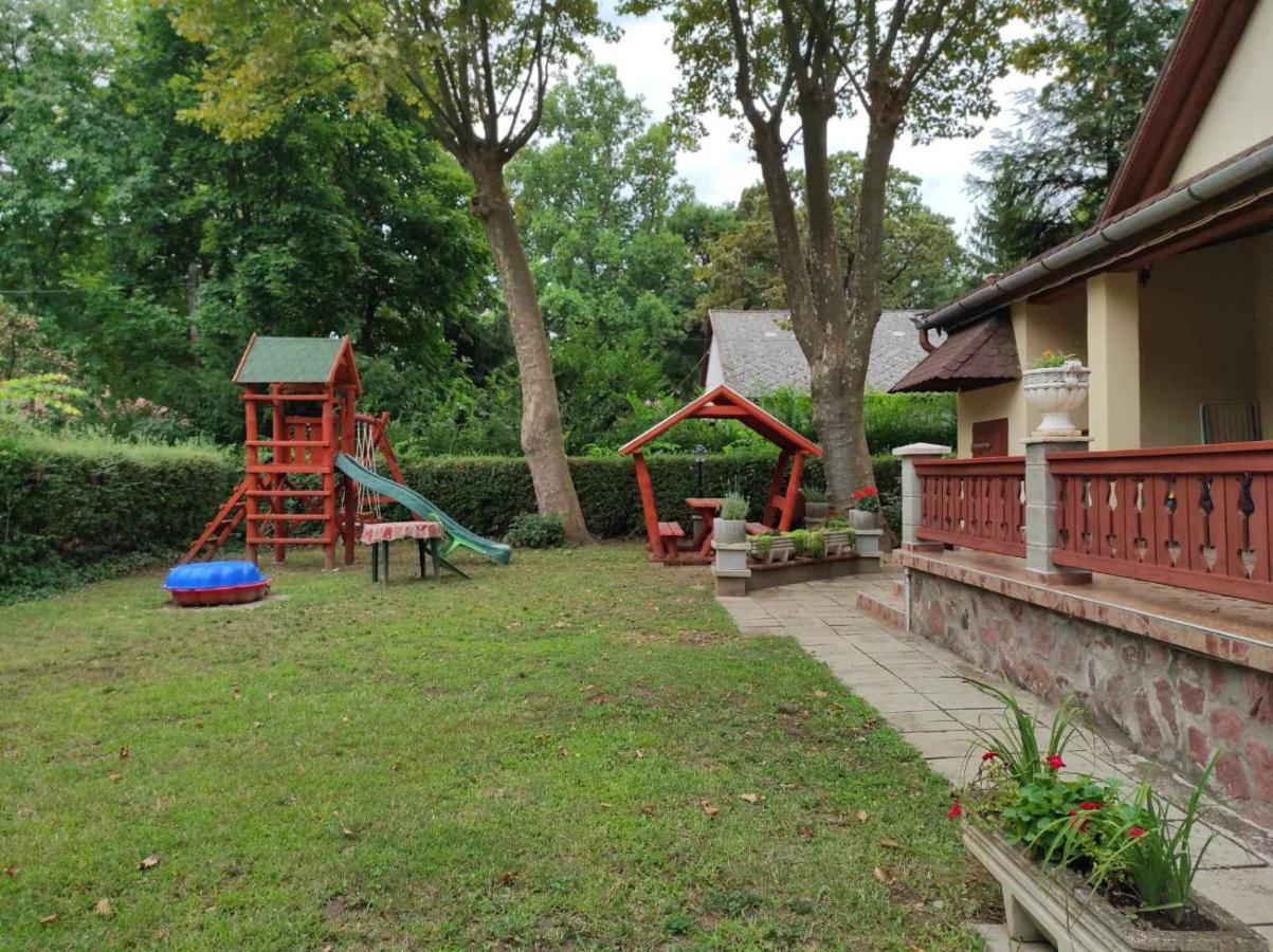 Balatonszemesi Nyaralohaz Villa Exterior photo